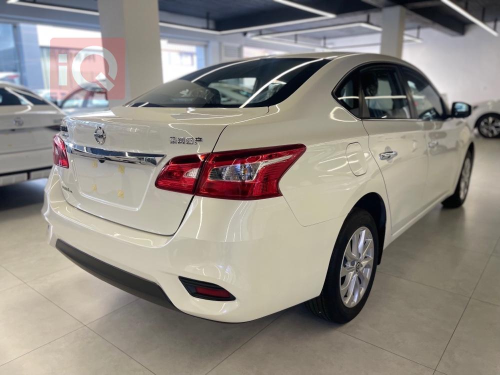 نيسان سيلفي